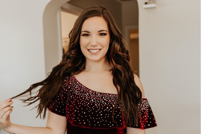 Model with hair extension